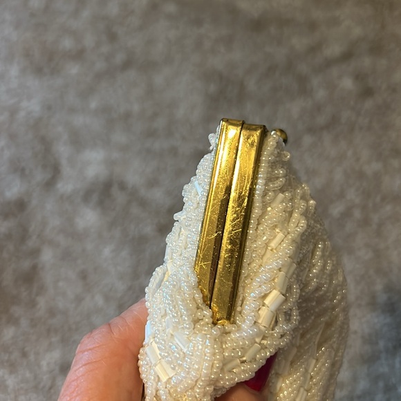 La Regale Vintage LTD handmade Seed Bead Clamshell Formal Wedding Purse - Picture 12 of 14